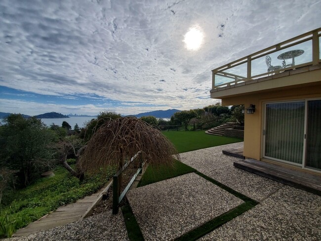 Building Photo - 6 Southridge Rd E