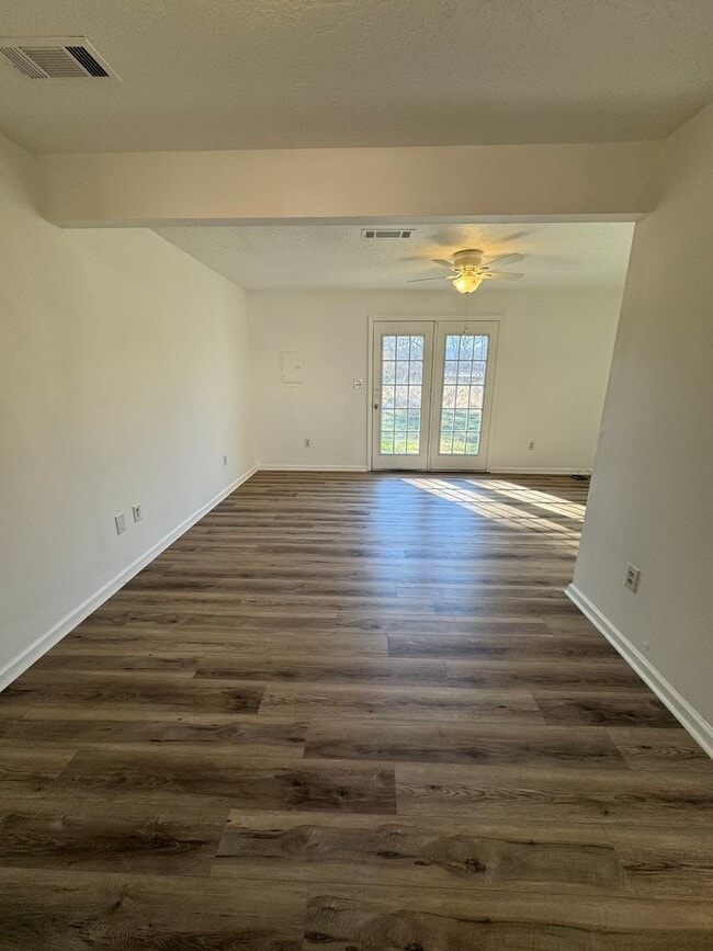 Building Photo - 427 Mt Pelia Rd