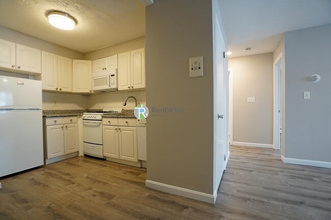 Building Photo - 39 Shepard St