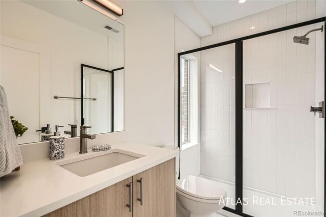 Foto del edificio - 115 W 2nd Ave