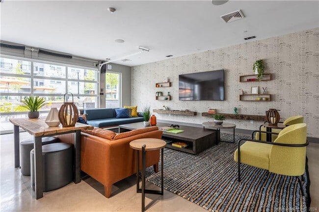 Building Photo - 300 Glover Ave