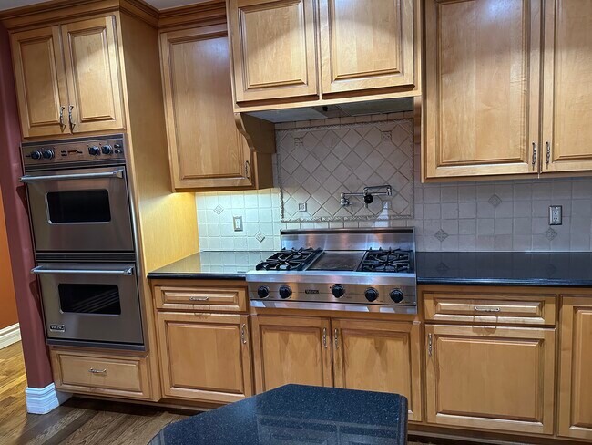 Building Photo - 466 S El Camino Dr