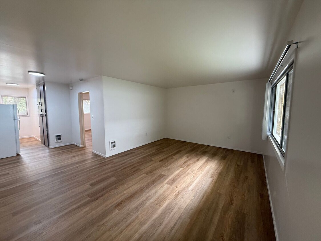 Foto principal - 1218 West 10th (New)