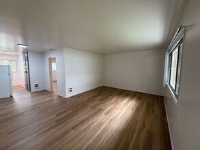 Building Photo - 1218 W Tenth Ave