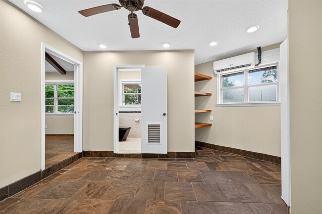 Building Photo - 4628 Roseneath Dr