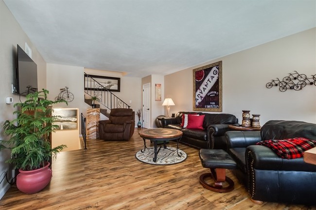 Foto del edificio - 12820 Willow Ln