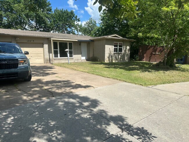 Foto del edificio - Midtown 3 Bedroom Gem! Available for move ...