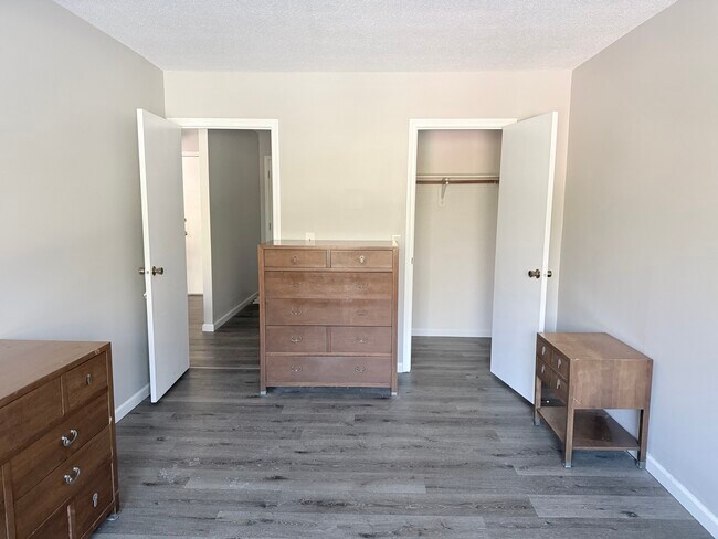 Foto del edificio - 310 Brook Village Rd