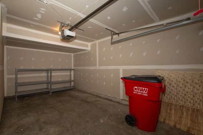 Foto del edificio - 3 bed, 2full/2 half bath Townhome in Marti...