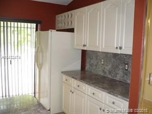 Foto del edificio - 11057 W Okeechobee Rd