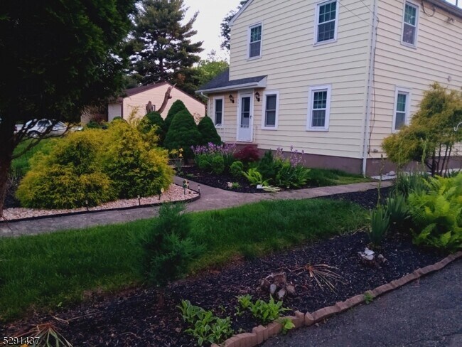 Building Photo - 146 Leghorn Ave