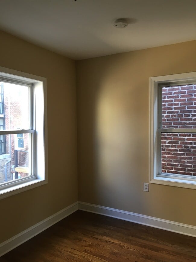 Building Photo - 1111 5th St NW