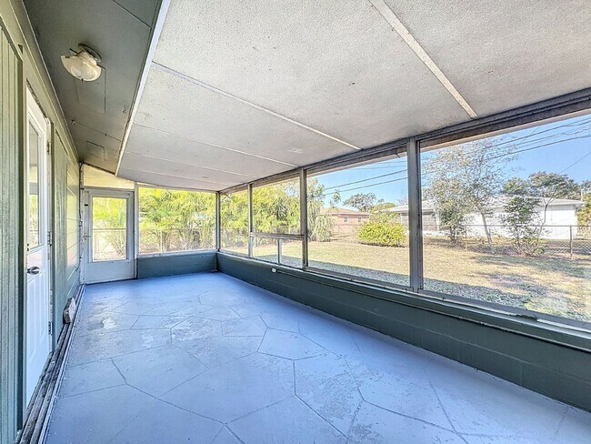 Foto del edificio - 9893 47th Ave N