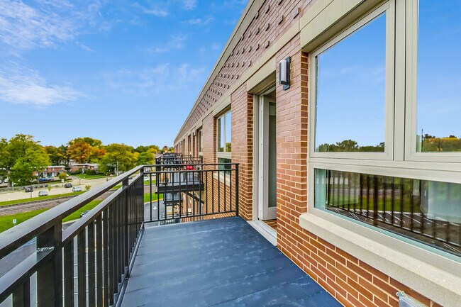 Building Photo - 555 Roger Williams Ave