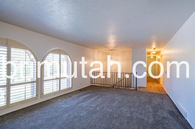 Foto del edificio - 4823 S. Naniloa Dr.