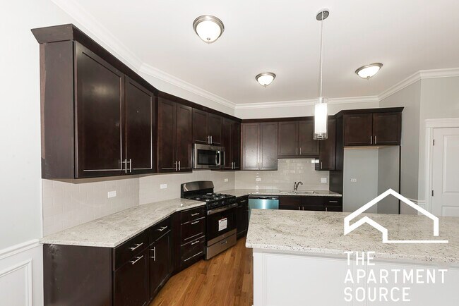 Building Photo - 520 N Western Ave