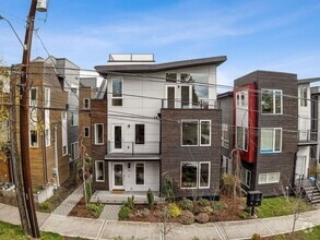 Building Photo - 812 25th Ave S