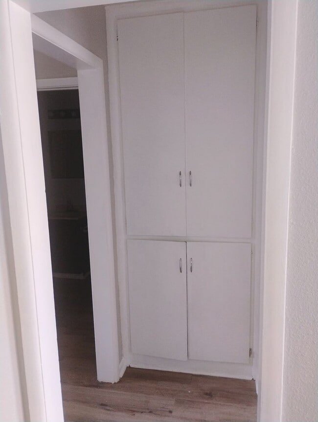 Building Photo - South City Hydraulic Units