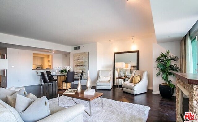 Building Photo - 13600 Marina Pointe Dr