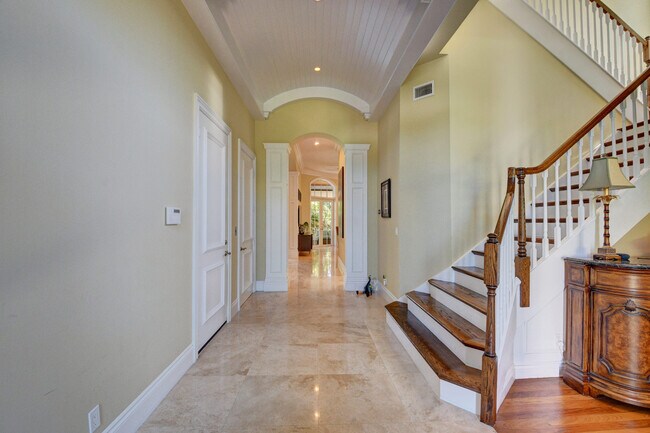 Building Photo - 1025 Vista Del Mar Dr N