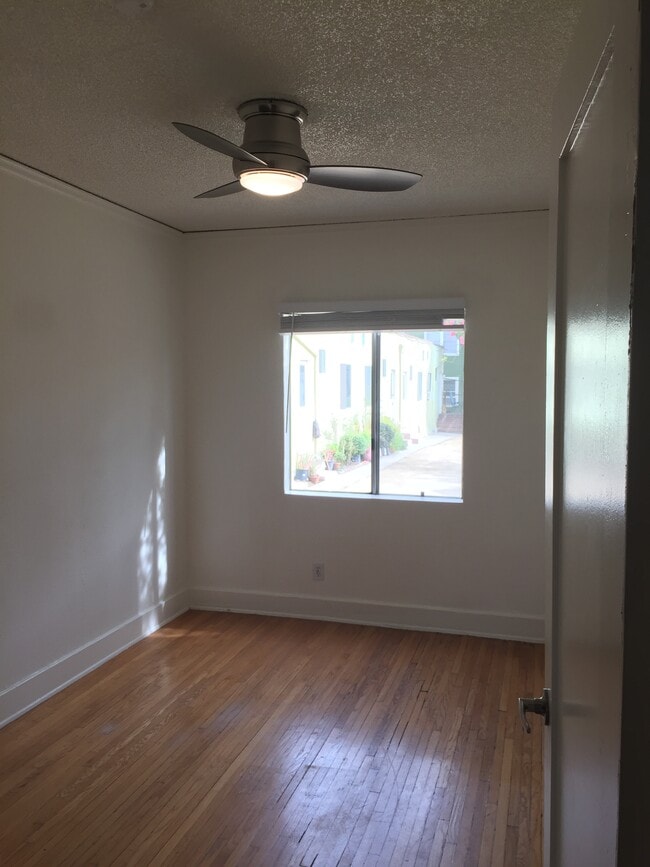 Building Photo - 1668 Edgecliffe Dr