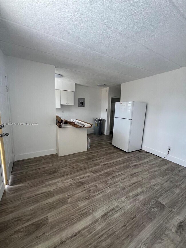 Building Photo - 1235 W 66th St