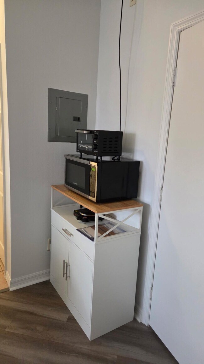 Building Photo - 10027 Perfect Dr