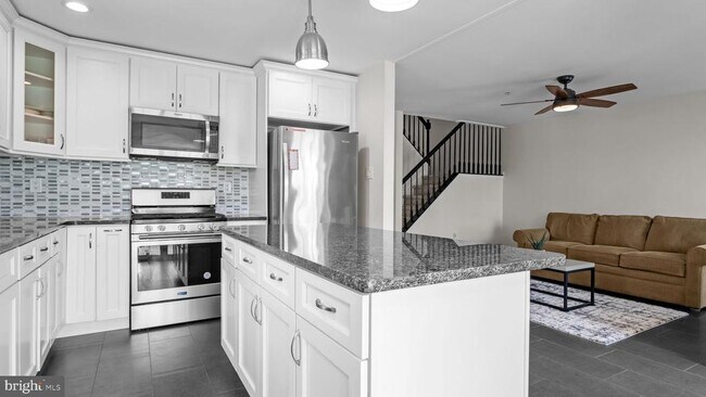 Foto del edificio - 301 Holly Hill Ct