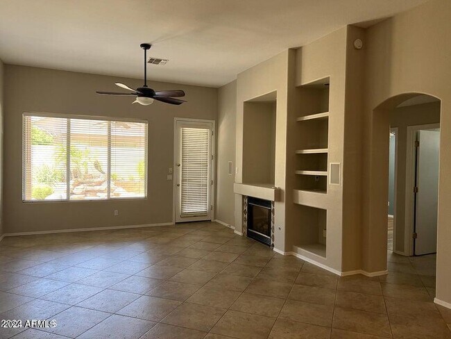 Foto del edificio - 7922 W Ross Ave