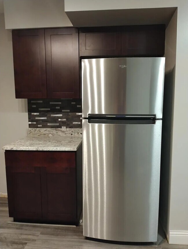 Foto del edificio - 484 Western Ave