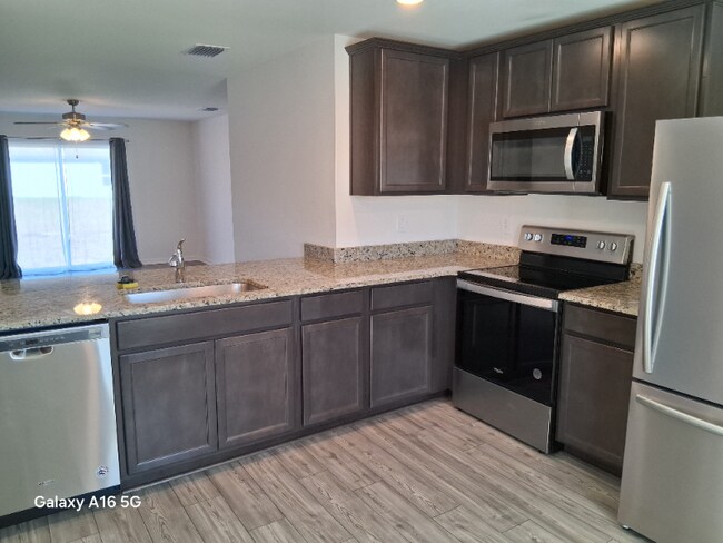 Building Photo - 857 Youngreen Dr