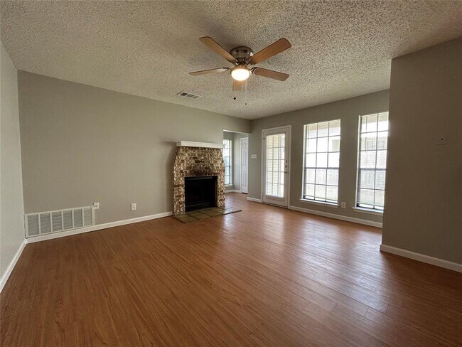 Building Photo - 9305 Kempler Dr