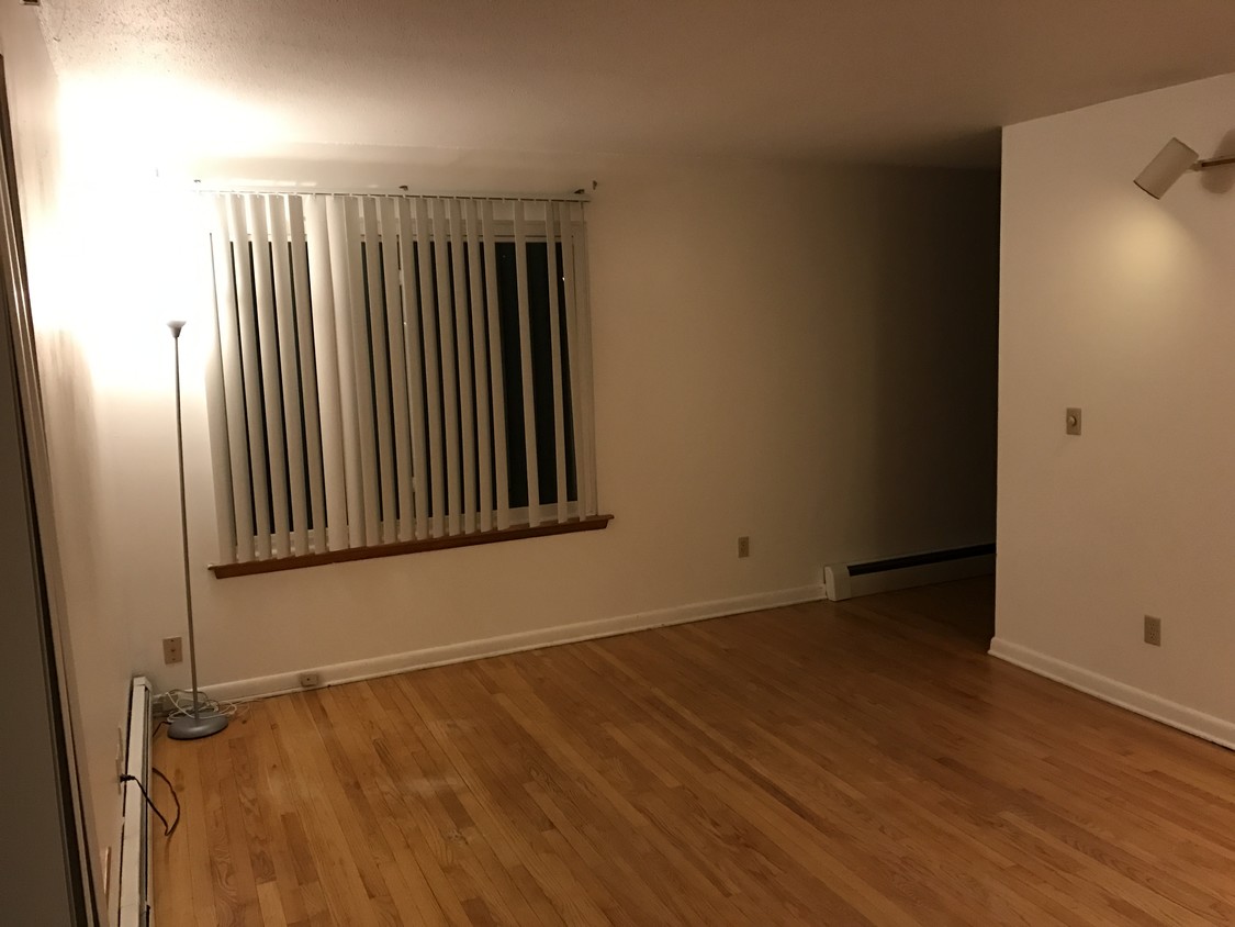 Primary Photo - 135 New Britain Ave