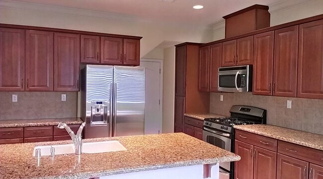Building Photo - 5998 Camden Cir
