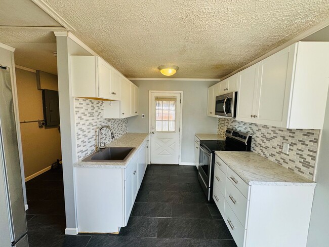 Building Photo - Charming single-family on the beginning of...