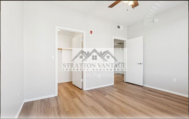 Foto del edificio - 6745 N 93RD Ave