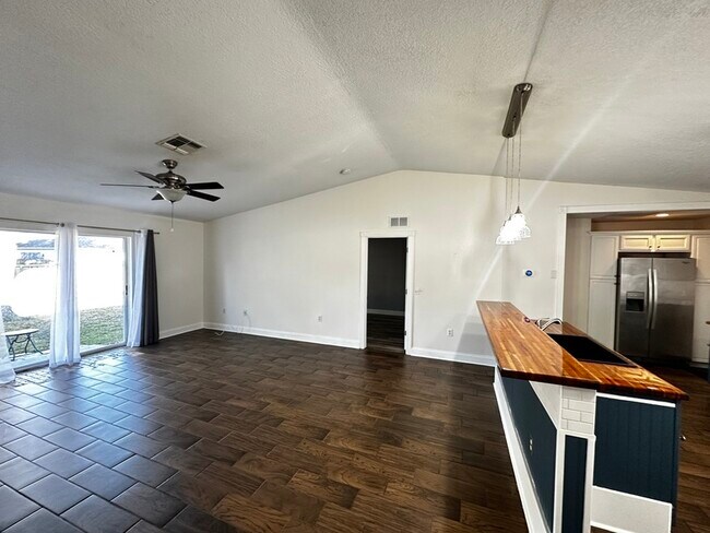 Foto del edificio - 3512 Stonefield Dr