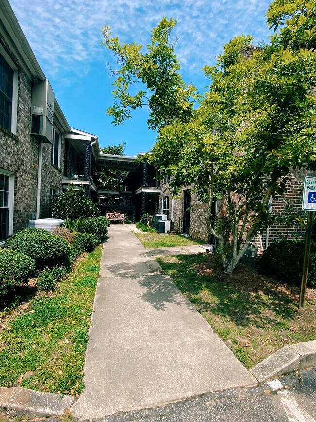 Building Photo - 650 Cornell St