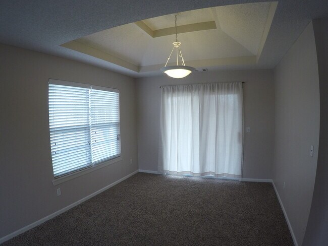 Building Photo - 3 Bedroom Ranch No Steps! | Midwest Proper...