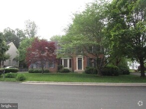 Building Photo - 5267 Tractor Ln