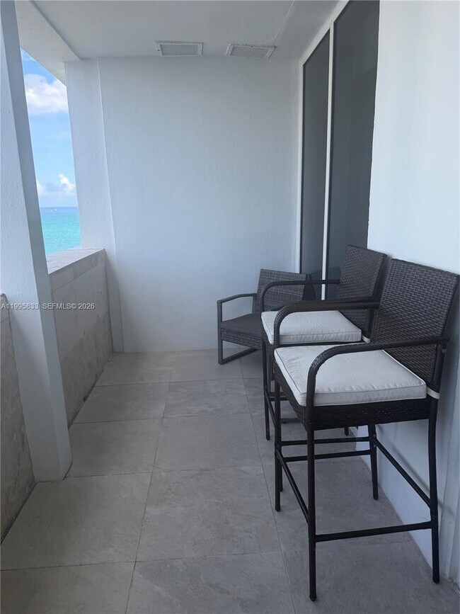 Foto del edificio - 10275 Collins Ave