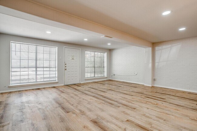 Foto del edificio - Charming 1 Bed 1 Bath - Great Location