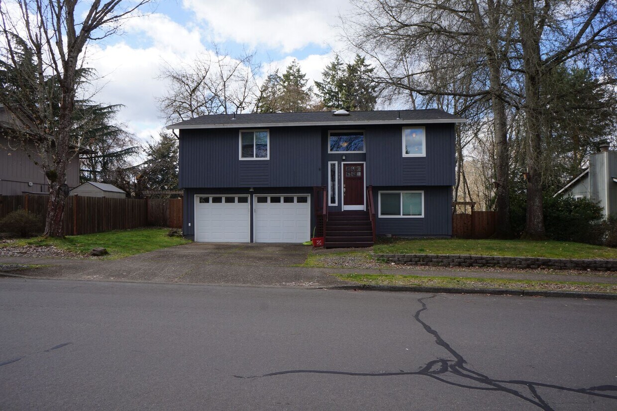 Foto principal - Beautiful Tigard updated 3-bedroom 2-bathr...