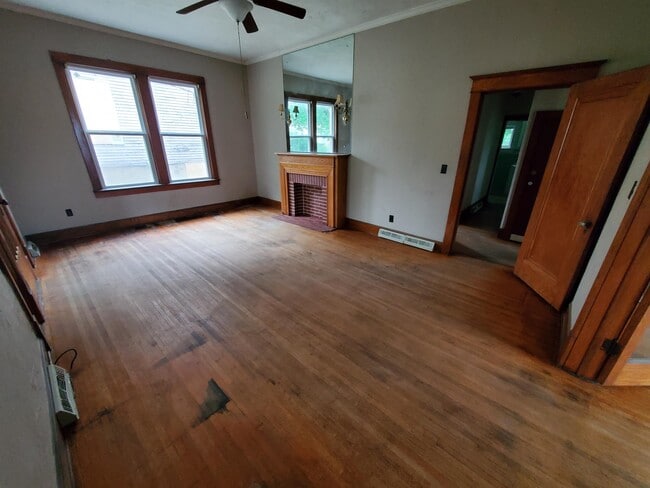 Building Photo - 423 S Fayette St