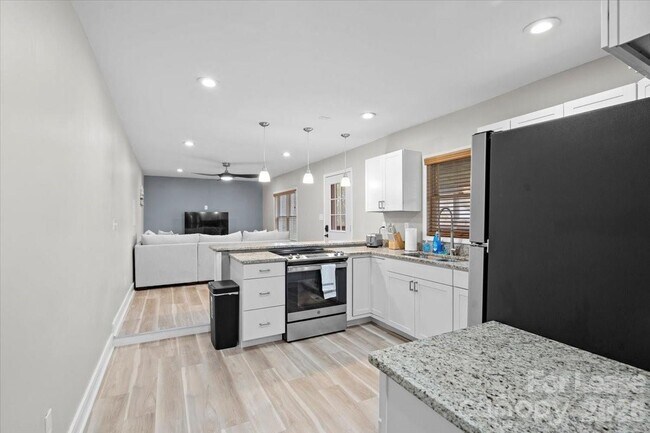 Foto del edificio - 2708 Mooresville Rd