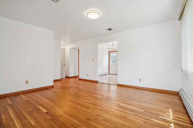 Building Photo - 2402 Hammett Ave