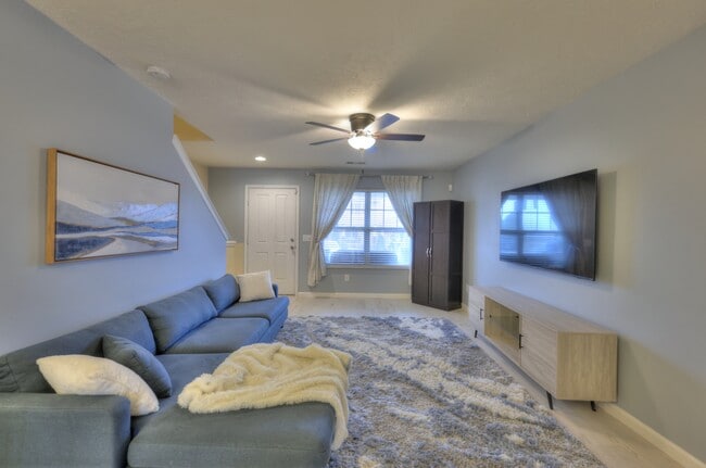 Building Photo - 589 Bradburn Village Cir