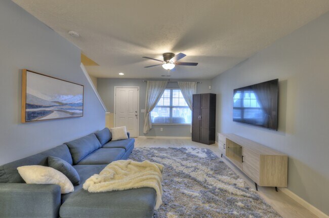 Foto del edificio - 589 Bradburn Village Cir
