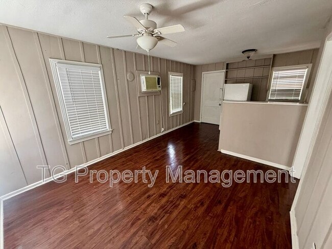Building Photo - 5687 Akra Ave