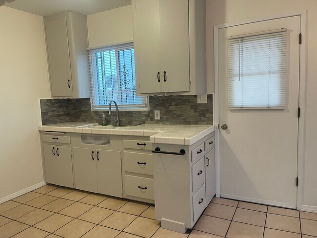 KITCHEN - 8991 Burke Ave Apartments